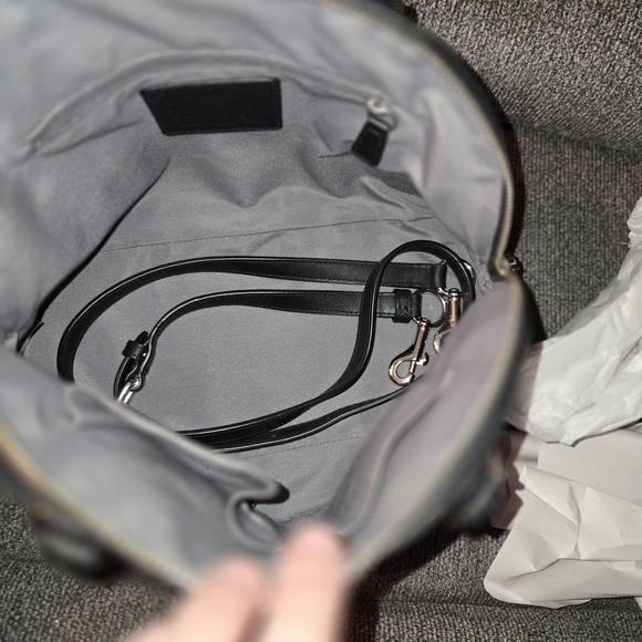 Coach Black Leather Women's Bag - Picture 3 of 5